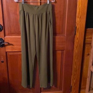 SIZE LARGE OLIVE GREEN PANTS